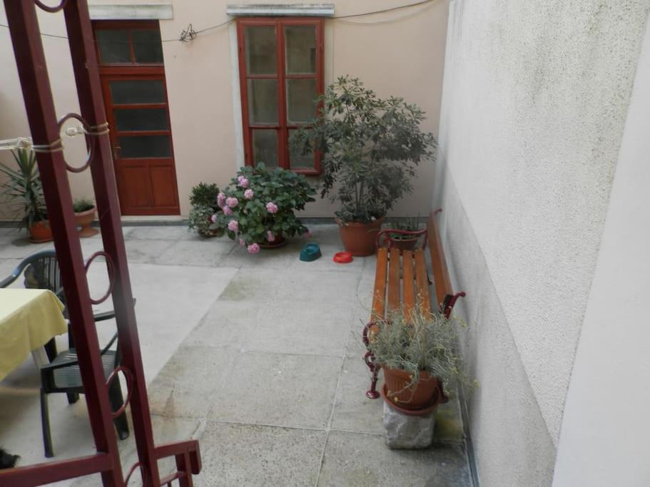 Vintage Pula Apartment Bagian luar foto
